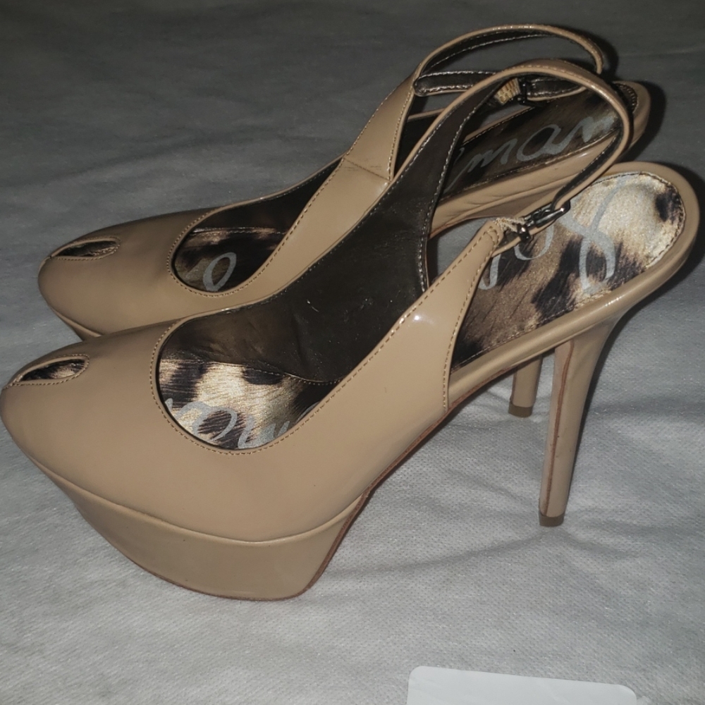 Pumps - Picture 2 of 3